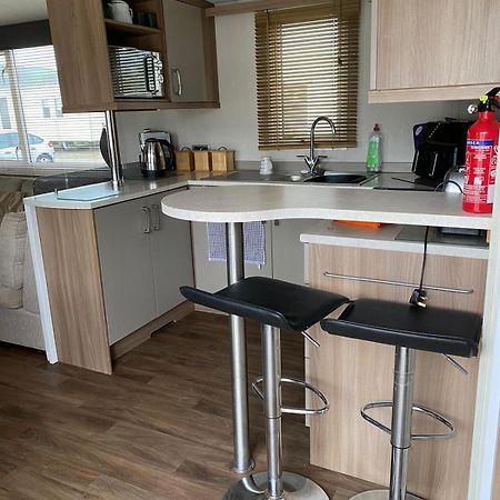 3 Bedroom 2 Bathroom Prestige Caravan Presthaven Sands Talacre Eksteriør billede