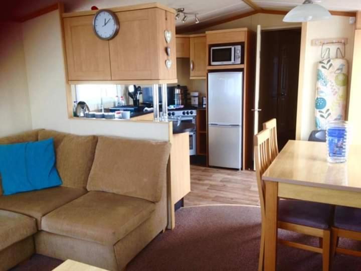 3 Bedroom 2 Bathroom Prestige Caravan Presthaven Sands Talacre Eksteriør billede
