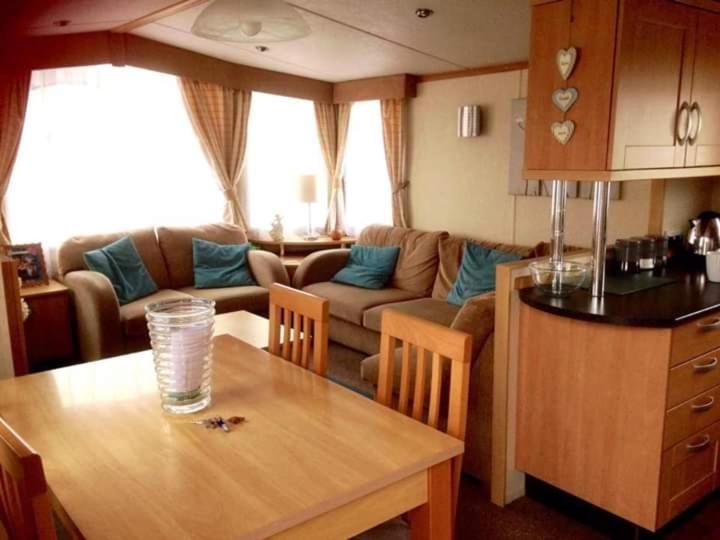 3 Bedroom 2 Bathroom Prestige Caravan Presthaven Sands Talacre Eksteriør billede