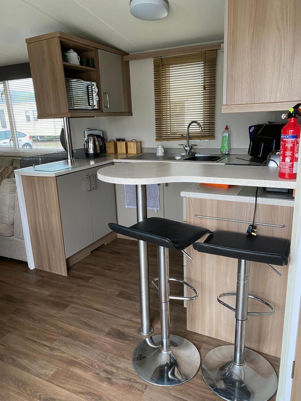 3 Bedroom 2 Bathroom Prestige Caravan Presthaven Sands Talacre Eksteriør billede